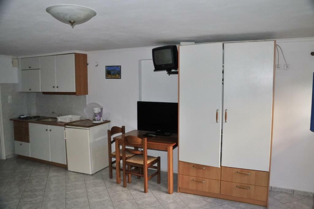 Milos Bay Suites Adamantas  ภายนอก รูปภาพ